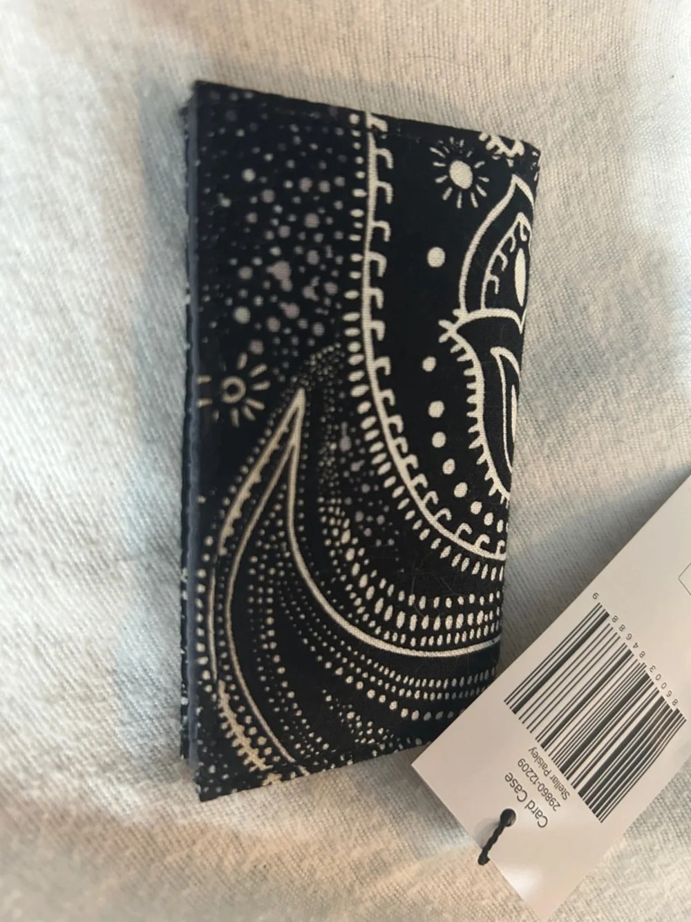 Vera Bradley Black and White Paisley Card Wallet - Picture 4 of 4